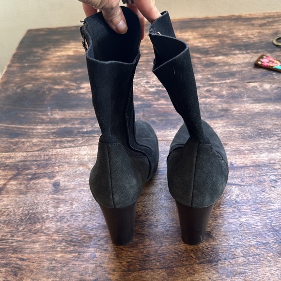 UGG Athena black suede Boots size 8 - Picture 7 of 14